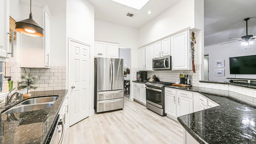Pearland 1-story, 3-bed 2425 Piney Woods Drive-idx