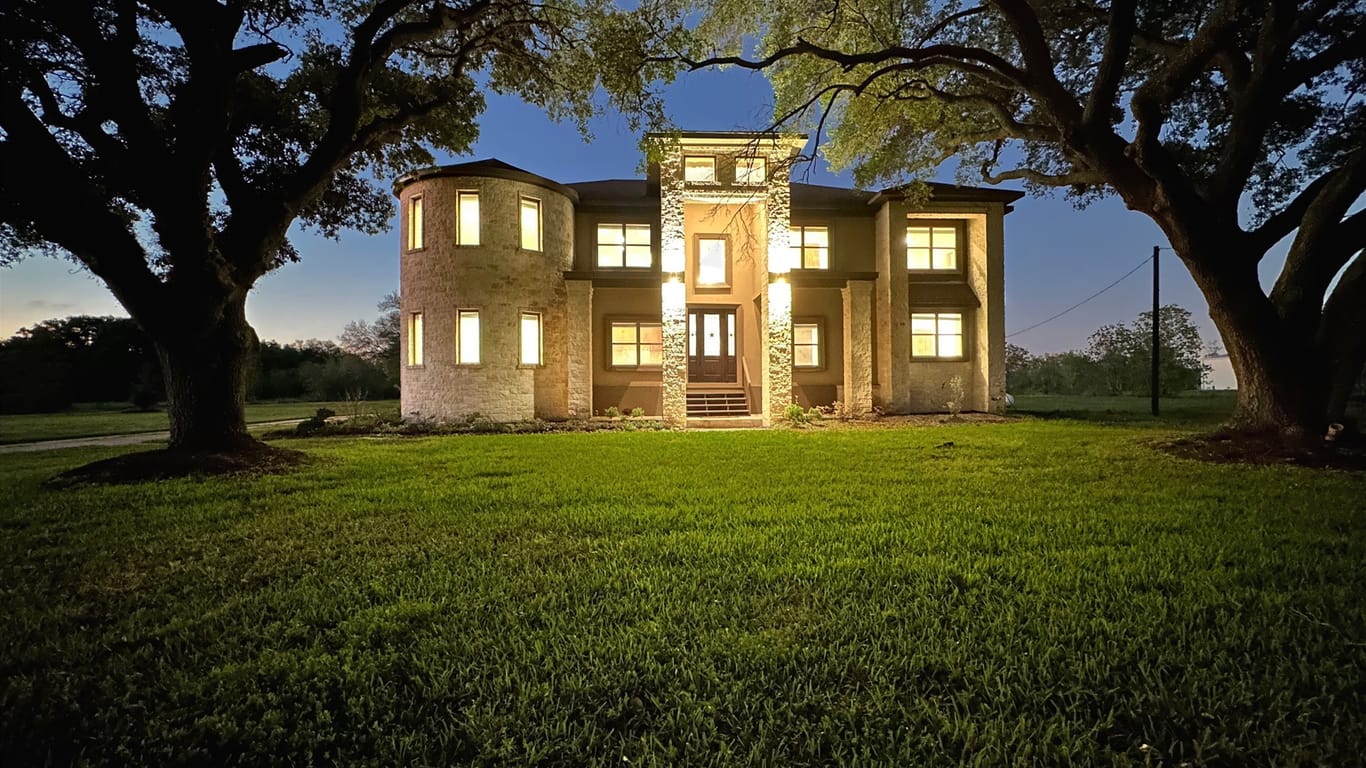 Pearland 2-story, 8-bed 7737 Brookside Road-idx