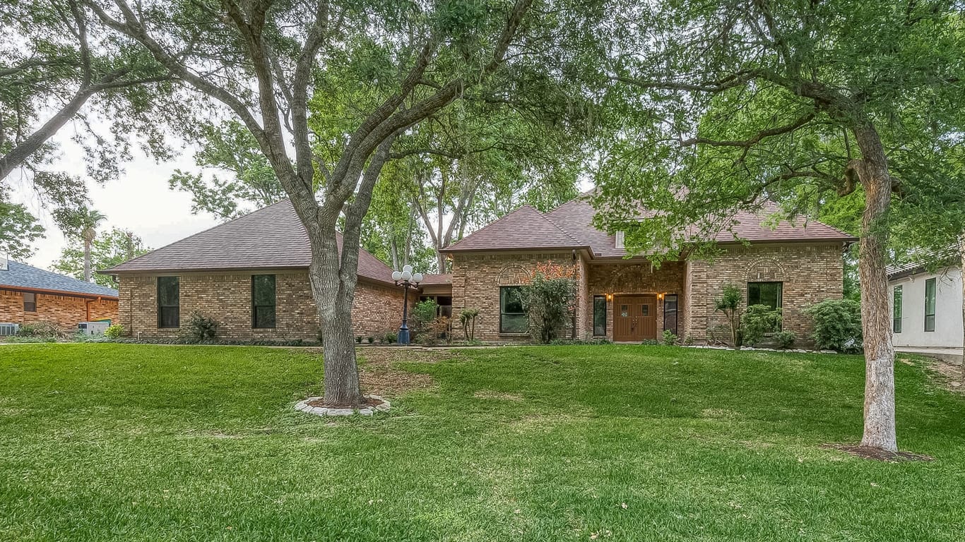 Pearland 2-story, 3-bed 2610 Sleepy Hollow Drive-idx