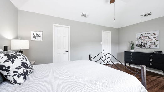 Pearland 1-story, 3-bed 3717 Pin Oak Drive E-idx