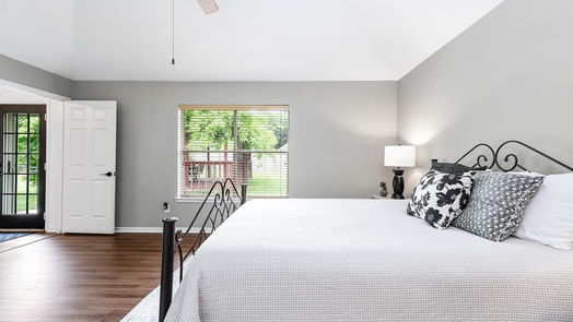 Pearland 1-story, 3-bed 3717 Pin Oak Drive E-idx