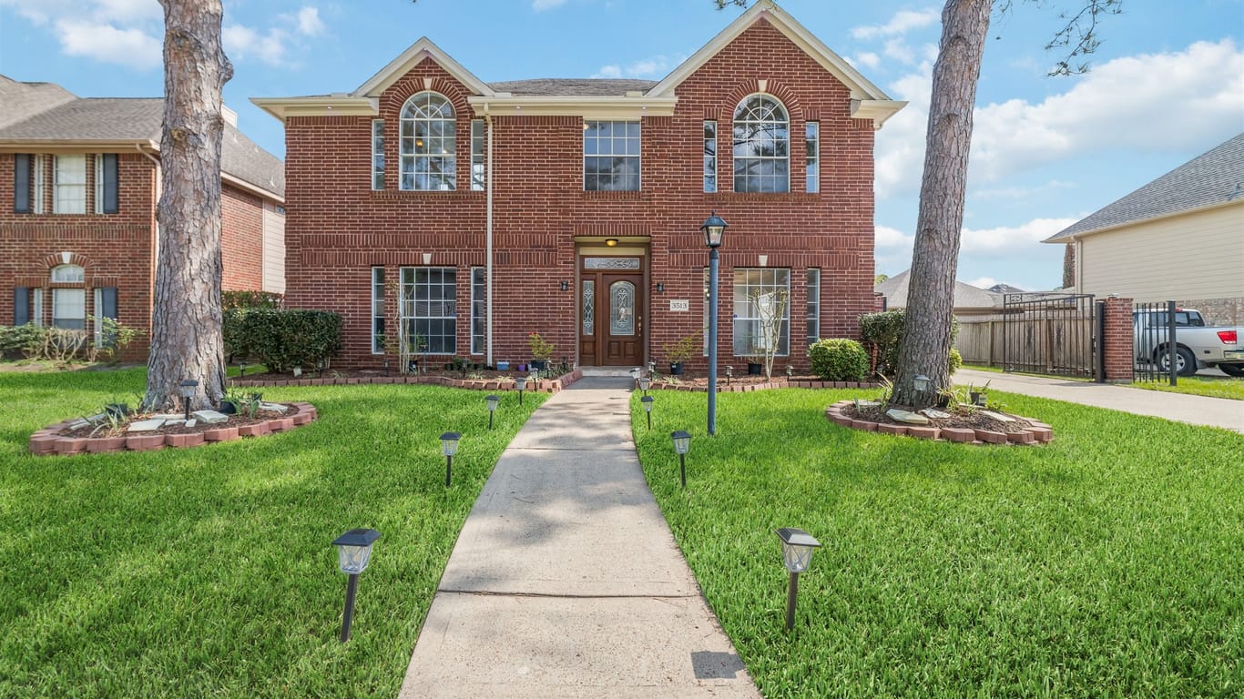 Pearland 2-story, 4-bed 3513 Pine Hollow Drive-idx
