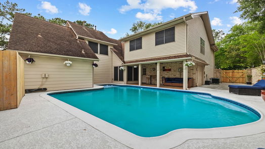 Pearland 2-story, 6-bed 2411 Golfcrest Drive-idx