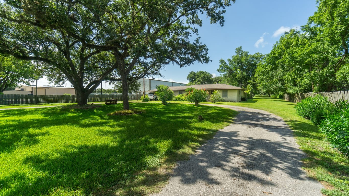 Pearland 1-story, 4-bed 5910 Broadway Street 518-idx