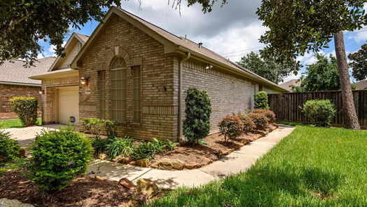 Pearland 1-story, 2-bed 2401 Ameno Drive-idx