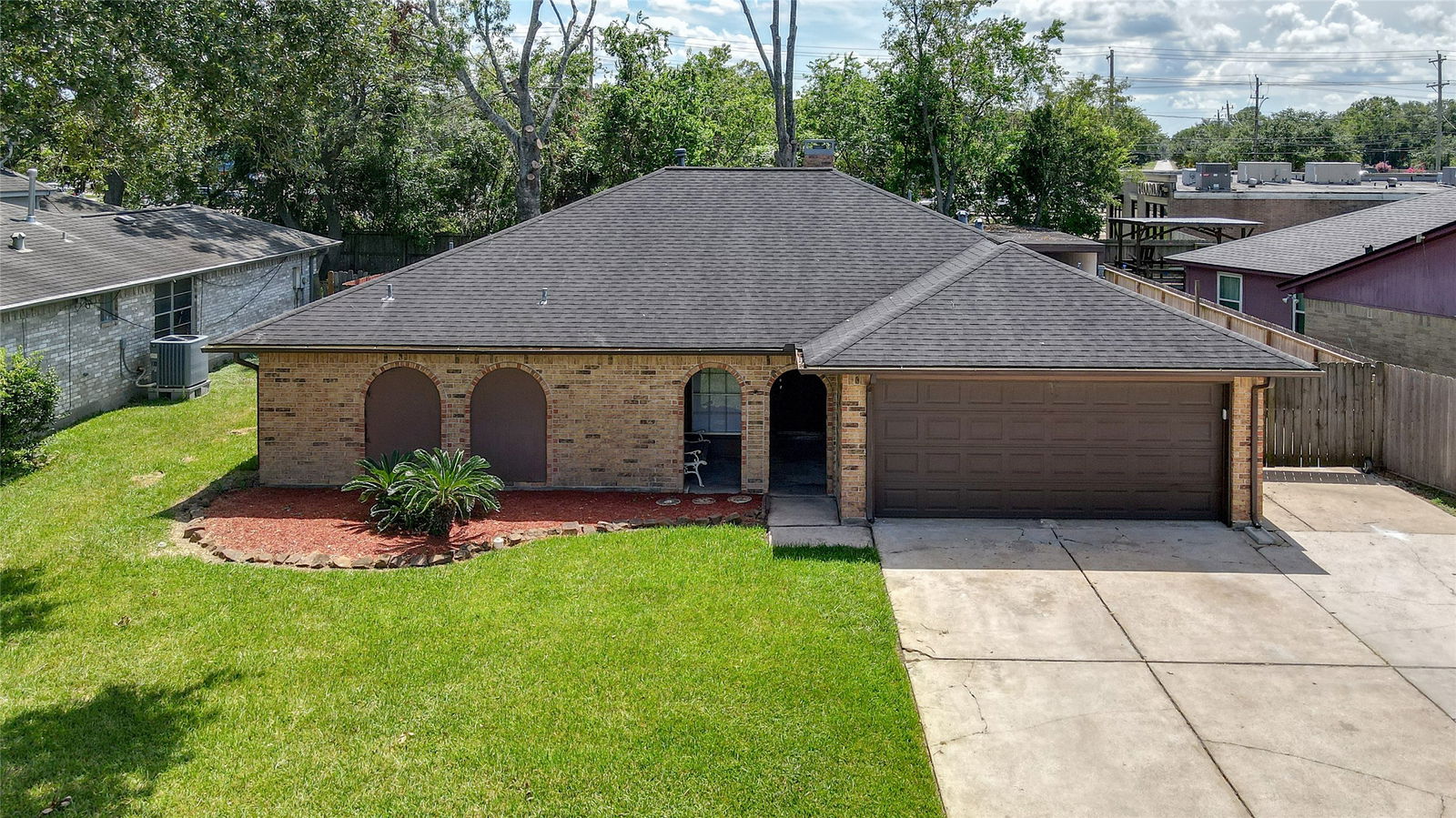 Pearland 1-story, 3-bed 2105 Roland Rue Street-idx