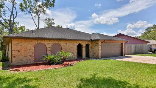 Pearland 1-story, 3-bed 2105 Roland Rue Street-idx