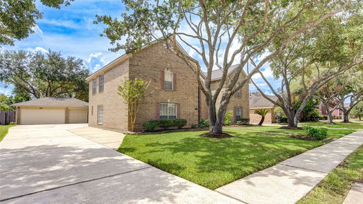 Pearland 2-story, 5-bed 1910 Willow Lake Drive-idx