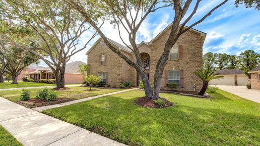 Pearland 2-story, 5-bed 1910 Willow Lake Drive-idx