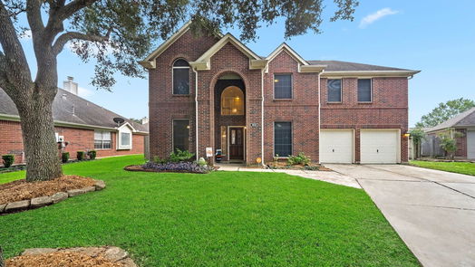 Pearland 2-story, 4-bed 1908 Oak Hollow Drive W-idx