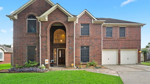 Pearland 2-story, 4-bed 1908 Oak Hollow Drive W-idx