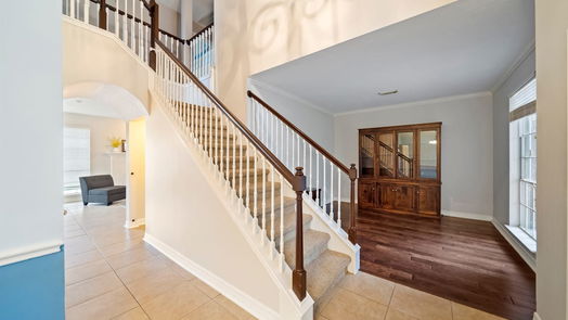 Pearland 2-story, 4-bed 1908 Oak Hollow Drive W-idx