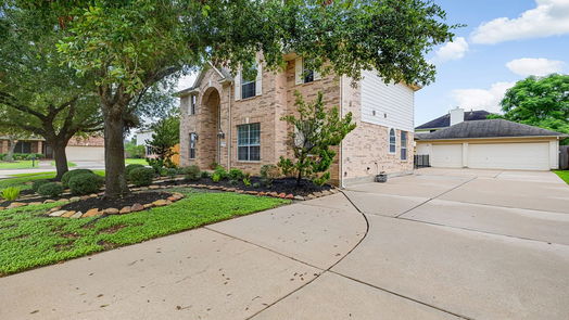 Pearland 2-story, 4-bed 2103 Fortuna Bella Drive-idx