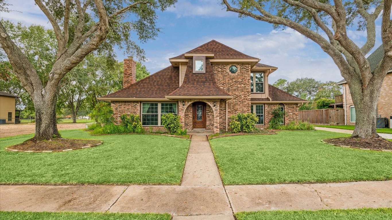 Pearland 2-story, 3-bed 2306 Fairway Circle-idx