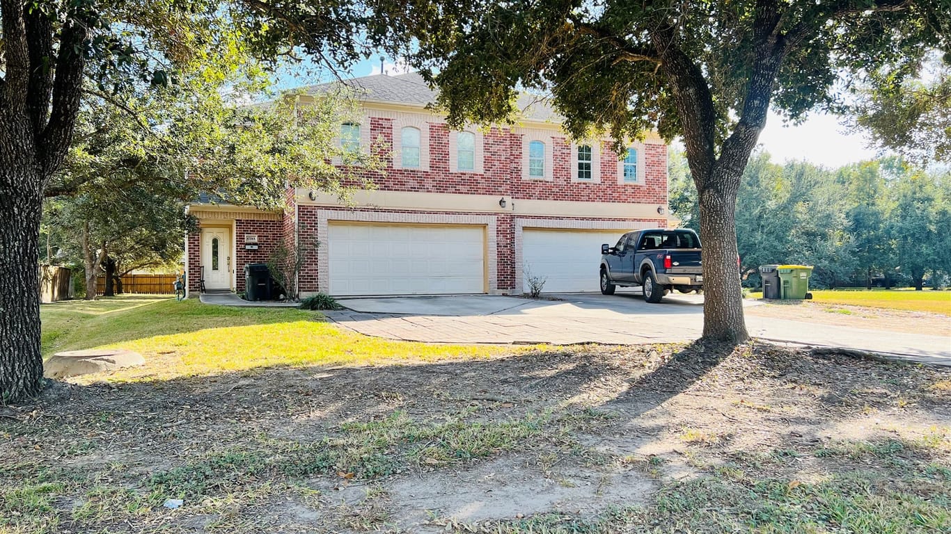 Pearland 2-story, 3-bed 4704 W Walnut Street-idx