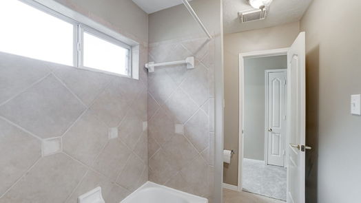 Pearland 2-story, 4-bed 2702 W Oaks Boulevard-idx