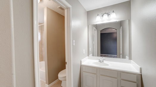 Pearland 2-story, 4-bed 2702 W Oaks Boulevard-idx