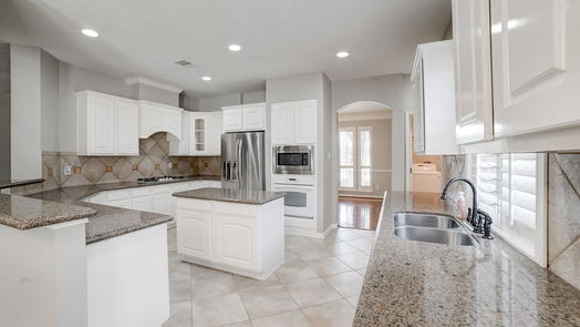 Pearland 2-story, 4-bed 2702 W Oaks Boulevard-idx