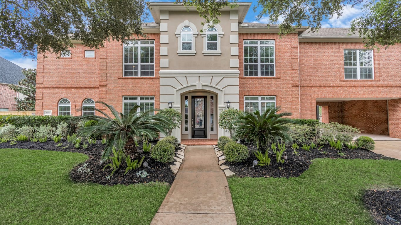 Pearland 2-story, 5-bed 11703 Crescent Cove Dr-idx