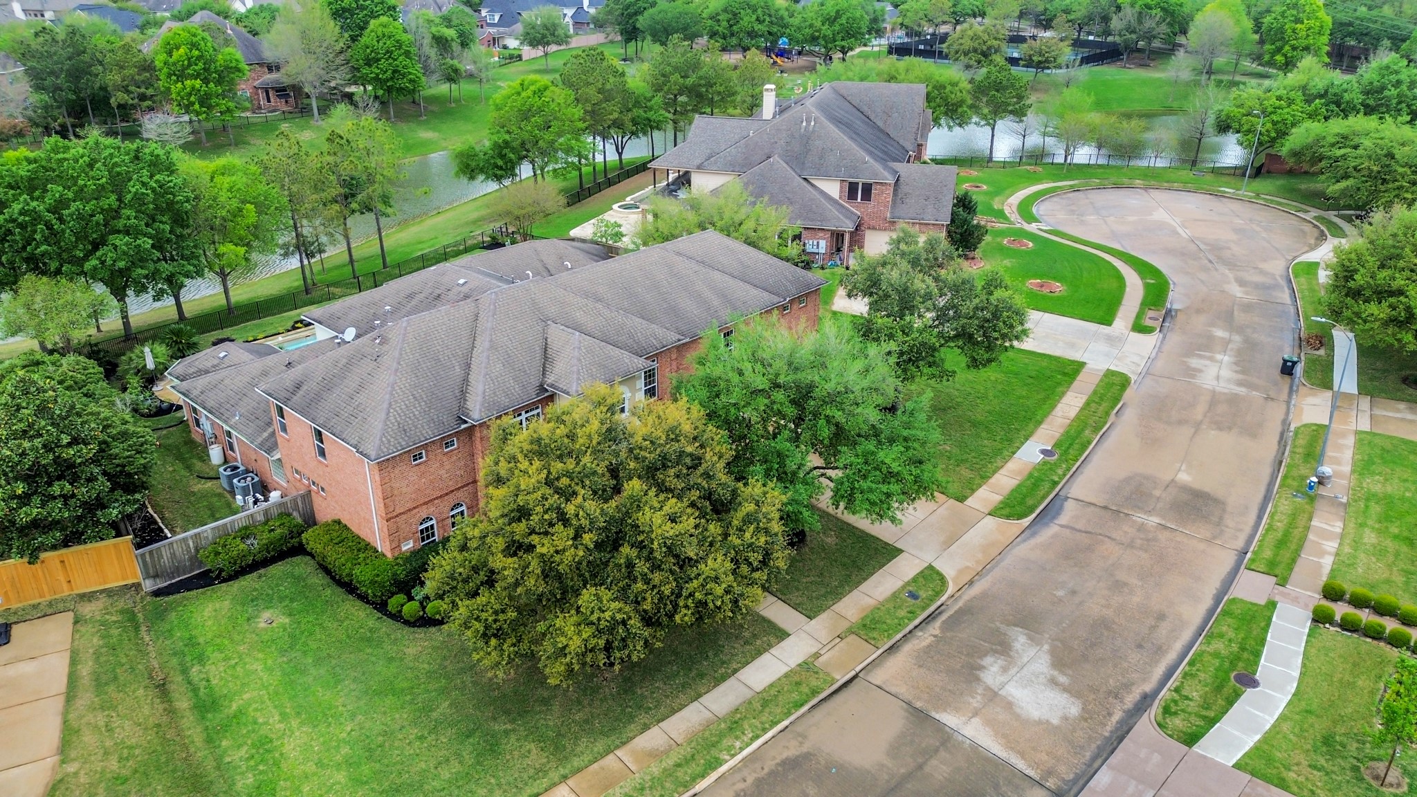 Pearland 2-story, 5-bed 11703 Crescent Cove Dr-idx