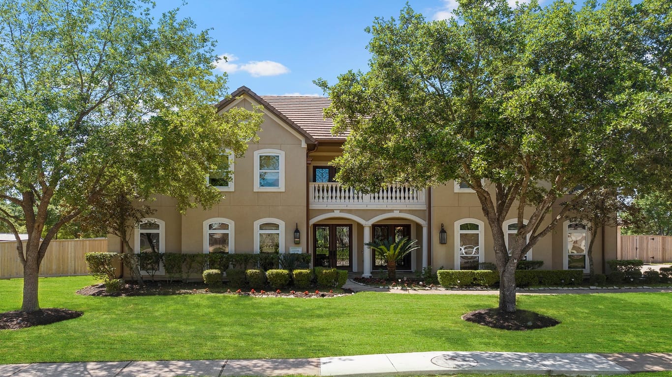 Pearland 2-story, 5-bed 11806 Crescent Bluff Drive-idx