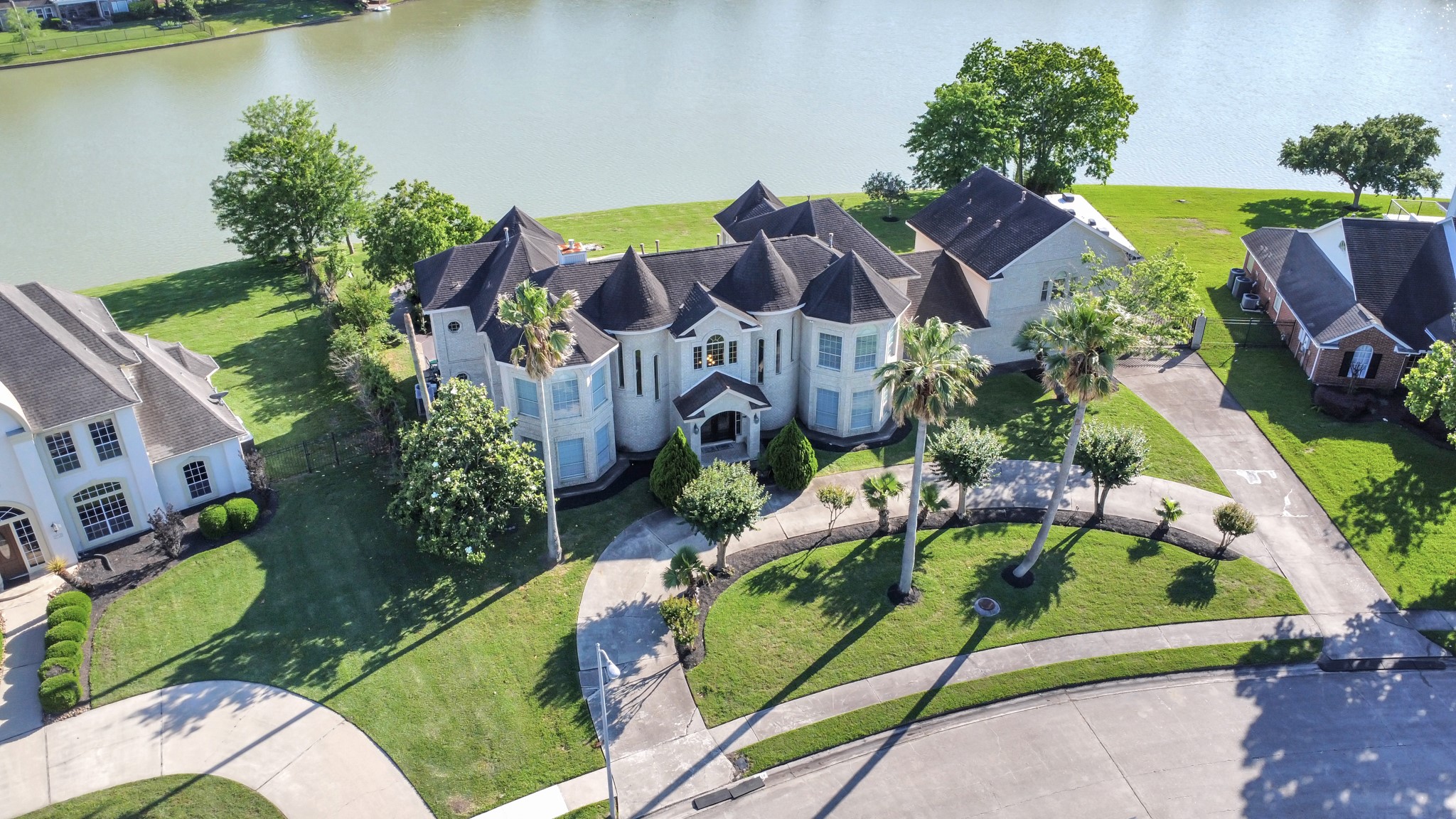 Pearland 2-story, 7-bed 2714 Lakecrest Drive-idx