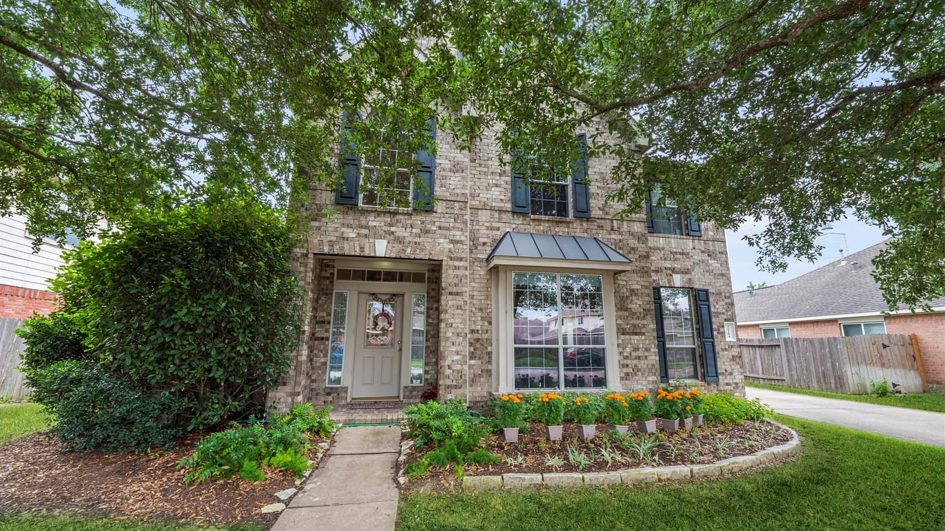 Pearland 2-story, 4-bed 10204 Dawn Brook Drive-idx