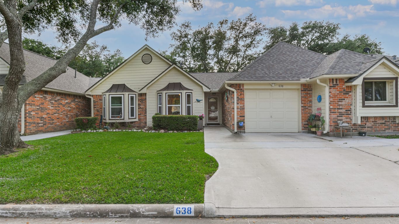 Pearland 1-story, 2-bed 638 W Country Grove Circle-idx