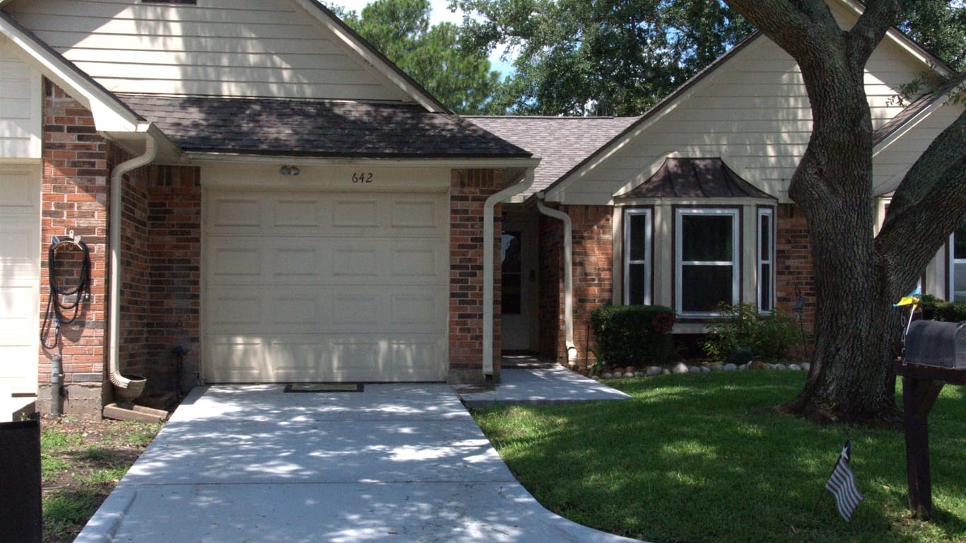 Pearland 1-story, 1-bed 642 W Country Grove Circle-idx
