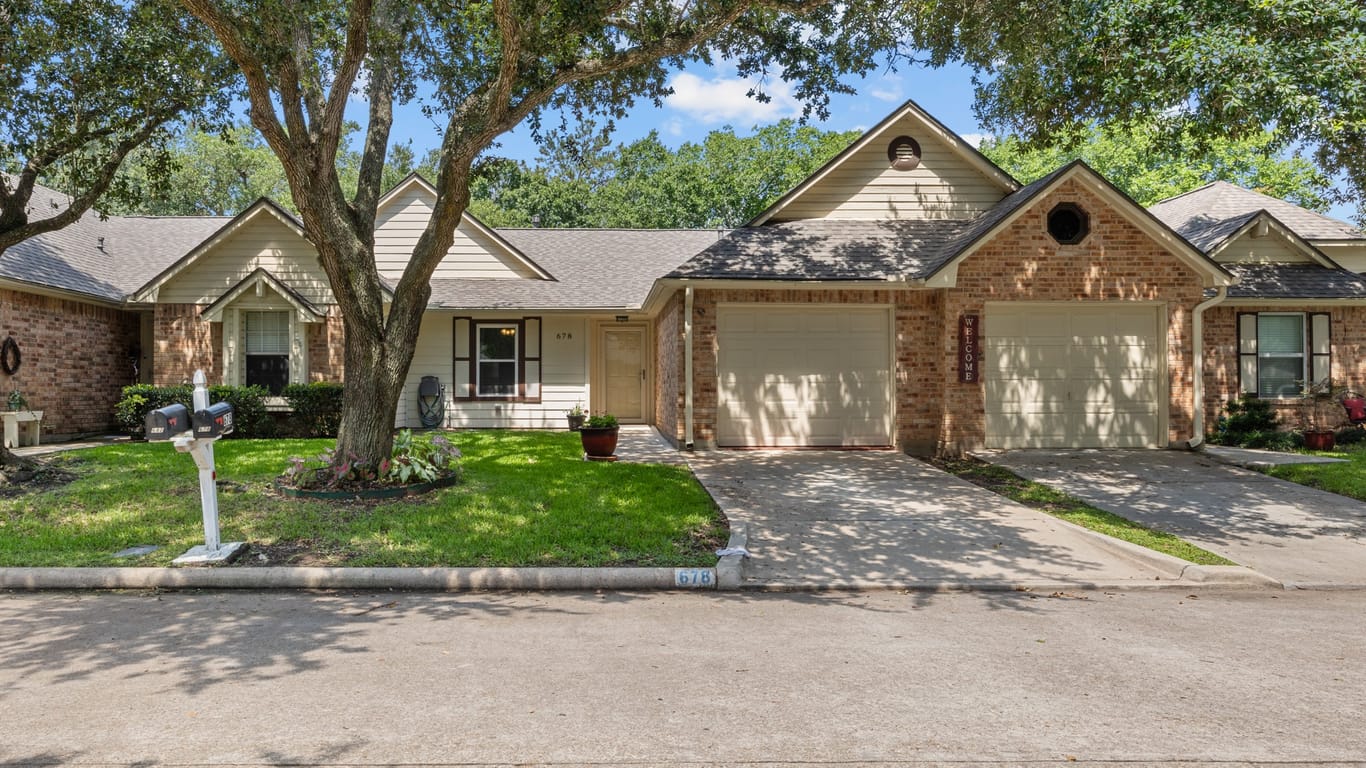 Pearland 1-story, 2-bed 678 W Country Grove Circle-idx