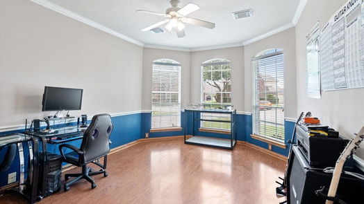 Pearland 2-story, 4-bed 9404 Sunperch Ct-idx
