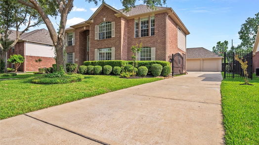 Pearland 2-story, 5-bed 8514 Beacon Bend Lane-idx