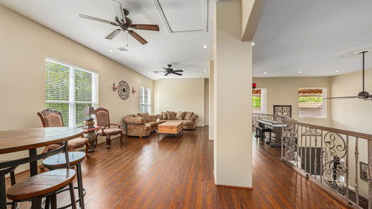 Pearland 2-story, 6-bed 8917 Hawk Road-idx