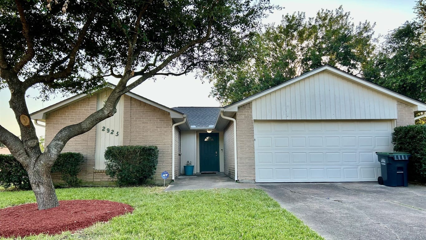 Pearland 1-story, 3-bed 2923 Southdown Drive-idx