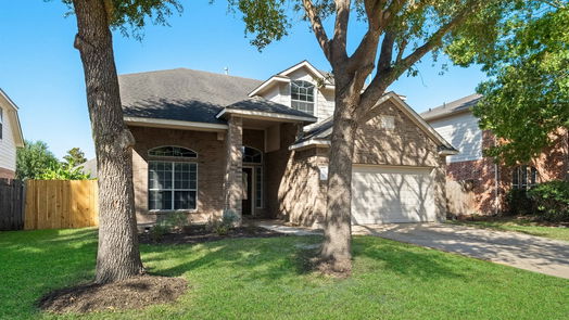 Pearland 2-story, 4-bed 10013 Hidden Falls Drive-idx