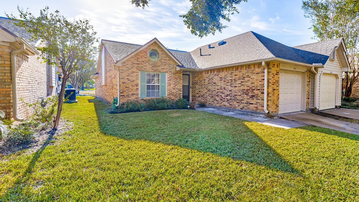 Pearland 1-story, 2-bed 655 E Country Grove Circle-idx