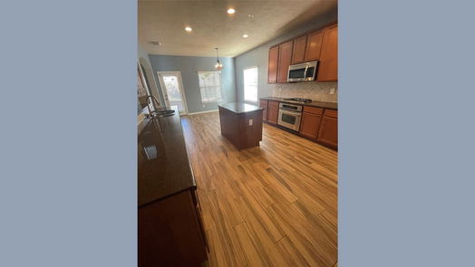 Pearland 2-story, 6-bed 3905 Basil Court-idx