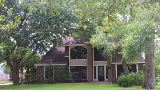 El Lago 2-story, 4-bed 1619 E Hedgecroft Drive-idx