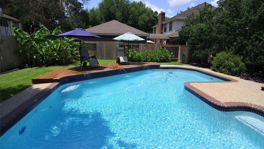 El Lago 2-story, 4-bed 1619 E Hedgecroft Drive-idx