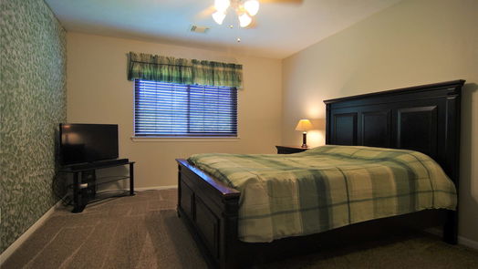 El Lago 2-story, 4-bed 1619 E Hedgecroft Drive-idx