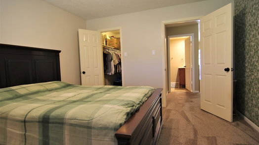 El Lago 2-story, 4-bed 1619 E Hedgecroft Drive-idx