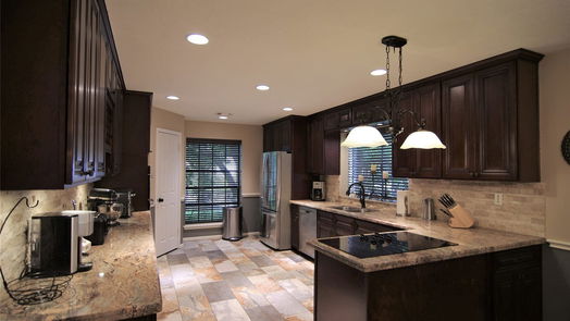 El Lago 2-story, 4-bed 1619 E Hedgecroft Drive-idx