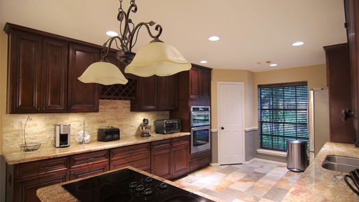 El Lago 2-story, 4-bed 1619 E Hedgecroft Drive-idx