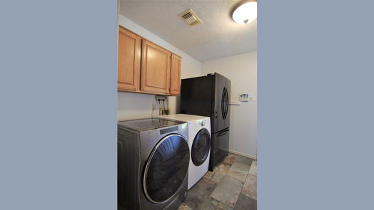 El Lago 2-story, 4-bed 1619 E Hedgecroft Drive-idx