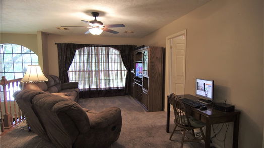 El Lago 2-story, 4-bed 1619 E Hedgecroft Drive-idx