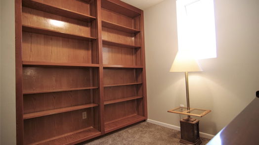El Lago 2-story, 4-bed 1619 E Hedgecroft Drive-idx
