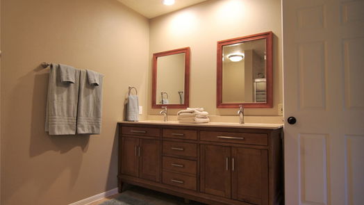 El Lago 2-story, 4-bed 1619 E Hedgecroft Drive-idx