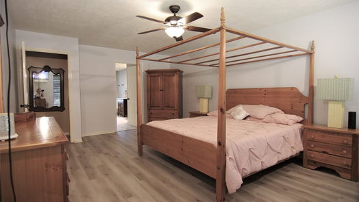 El Lago 2-story, 4-bed 1619 E Hedgecroft Drive-idx