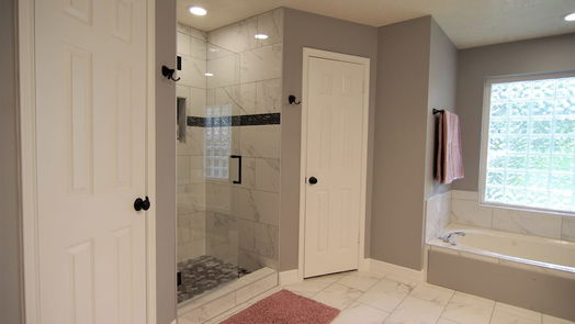 El Lago 2-story, 4-bed 1619 E Hedgecroft Drive-idx