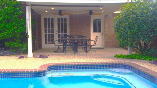 El Lago 2-story, 4-bed 1619 E Hedgecroft Drive-idx